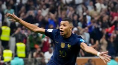 Mbappé po streleckej explózii vo finále so zlatou kopačkou. Hetrikom dosiahol historický počin