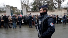 Európa zvyšuje bezpečnosť a pátra po teroristoch