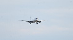 Rekordne veľké krúpy zničili lietadlo počas letu. Piloti hovoria o obrovskom šťastí celej posádky