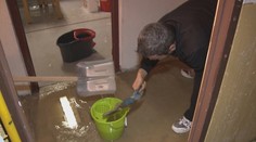 Smradľavá splašková voda zaplavuje byty. Susedia teraz zisťujú, kto upcháva WC