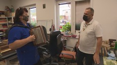 Manželia sú oddaní heligonkam. Vyrábajú ich aj učia na nich hrať už niekoľko rokov