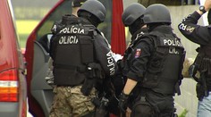 Veľká razia kukláčov: Záťah súvisel so starými mafiánskymi vraždami