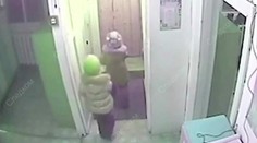 Dievčatká (5) ušli zo škôlky do sibírskej zimy -45 stupňov. Učiteľky si nič nevšimli