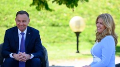 Z. Čaputová prijala v záhrade dvoch prezidentských partnerov