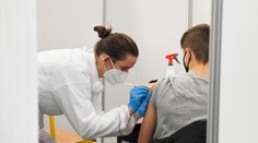 Zaočkovaní sú, ale v COVID pase to nemajú. Slováci, ktorí sa dali zaočkovať v zahraničí, hlásia problém