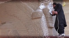 Nič im nie je sväté. Militanti rozbíjali v múzeu antické sochy