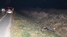 Tragická nehoda pri Rožňave. Do chodca bez reflexných prvkov narazilo auto, muž zomrel