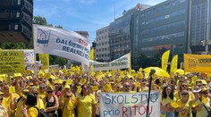 VIDEO: V Bratislave sa konal obrovský protest učiteľov. Prišlo vyše 13-tisíc ľudí