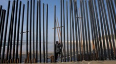 Trump predĺžil zákaz imigrácie do USA až do konca roka