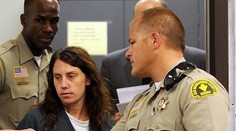 Študent splodil so svojou učiteľkou dieťa a teraz dostane šesť miliónov