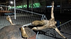 Fanúšikovia Malmö dosiahli svoje, Ibrahimovičova socha padla