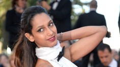 Takéto odvážne šaty ste ešte nevideli! Jeden nesprávny pohyb a všetko vybehne von