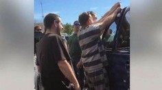 VIDEO: Väzni zachránili dievčatko zamknuté v aute