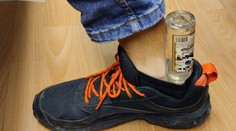 Bizarný pokus o krádež pri Prešove. Fľaše alkoholu si vložil do ponožiek a dal sa na odchod