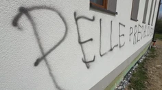 Žilinčania hromžia. Zlosť z volieb si niekto vybúril na rozostavanom kostole