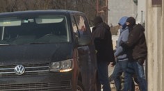 Polícia zatiaľ tají, či obvinila zadržaných ľudí a čo s nimi bude ďalej