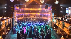 Ples v opere otvoril sezónu. Hostí preniesli do atmosféry snívania