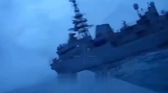 VIDEO: Nové zábery potvrdzujú, že vojnová loď Ivan Churs dostala zásah. Rusi tvrdili, že všetky drony zničili