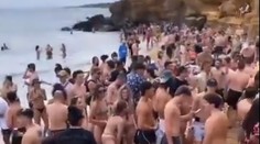 VIDEO: Polícia rozpustila nelegálnu párty s viac ako sto ľuďmi. Povolených je len 10 osôb