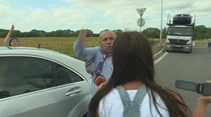 V pekných oblekoch a na luxusných autách okrádajú vodičov. Mesiace sme sledovali ďalší gang