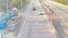 VIDEO: Zábery ako z akčného filmu. Vodič na D2 nabehol na betónové zvodidlo, auto vymrštilo mimo vozovku