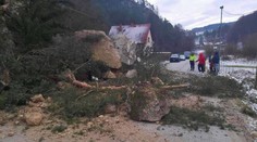 Masívne skaly sa môžu zosúvať ďalej. V Hričovskom Podhradí vyhlásili mimoriadnu situáciu