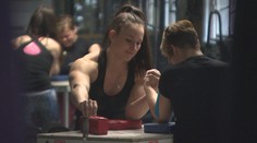 Táto kráska žne jeden úspech za druhým v mužskom športe