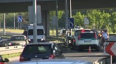 Náhaňačka so šialencom v dodávke po Bratislave. Zranili sa traja policajti!