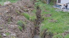 Na vlastnom pozemku ju prekvapil bagrista. Rozkopal ho bez toho, aby majiteľka o niečom vedela