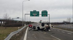 Pri posádke Smartu stáli všetci svätí. Arogantný vodič v Bratislave vytlačil auto z diaľnice. Pozrite si dramatické VIDEO