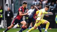 Vo Fiorentine dve červené a tri zahodené penalty. Obert ubránil Juventus, jeho Cagliari uhralo cenný výsledok