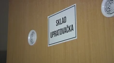 Policajný prezident garantoval vyšetrenie prípadu škôlkarov, ktorých mali učiteľky za trest zatvárať v sklade