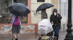 Celé Slovensko zmáča dážď. V týchto okresoch SHMÚ vystríha pred povodňami