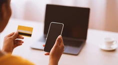 Slovensko je pre čoraz viac Slovákov pridrahé. Keď majú niečo kúpiť, navštívia radšej zahraničné e-shopy (porovnanie cien)