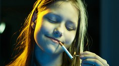 Fajčiarov je na Slovensku menej. Odborníci však bijú na poplach, stúpa počet fajčiacich detí