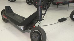 Definitívna stopka pre rýchle elektrické kolobežky. Na cestách už budú nelegálne