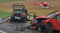 Po veľmi vážnej nehode za Kežmarkom zasahoval vrtuľník. Je zázrak, že všetci prežili