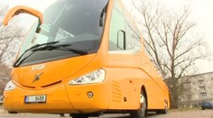 Nový autobus narazil na úrady