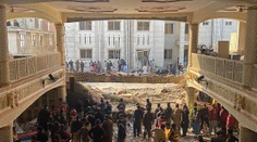 Samovražedný bombový útok v pakistanskej mešite má desiatky obetí a najmenej 150 zranených