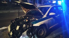 V Revúcej sa zrazili dve autá, vrátane policajného. Pri nehode utrpeli zranenia tri osoby