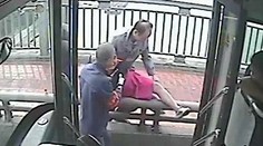 Bolo to tesné! Vodič autobusu zachránil ženu v poslednej chvíli