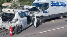 Na ceste pri Ráztočne sa zrazili tri autá, vyhasol život 48-ročného muža