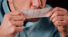 Vyhral jackpot bez toho, aby stavil. Na muža sa nečakane usmialo šťastie