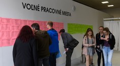 Nezamestnanosť klesá: Evidovaných ľudí bez práce je menej