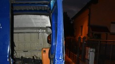 Kuriózny prípad v Bratislave. Muž chcel ukradnúť veci z dodávky, poškodení ho do nej zavreli