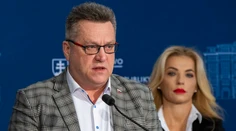 Odpočúvanie a vodičák na polícii. Šéf Fondu na podporu umenia priťahuje pozornosť