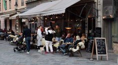 Viete, ako sa bezpečne správať na letnej terase? Hygienici zverejnili pravidlá