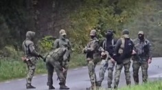 „Malí zelení mužíci“ sa vracajú. Tentoraz pri hraniciach NATO, experti hovoria o novej fáze konfliktu s Ruskom