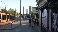 Nehoda na Starom moste: Cyklista narazil do chodca, totožnosť oboch účastníkov je záhadou