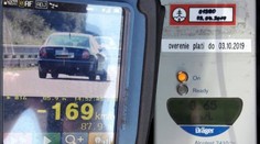 Muž spôsobil dopravnú nehodu a ušiel, keď ho neskôr chytili policajti, nafúkal vyše 4 promile